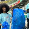 aksi suporter bersih sampah