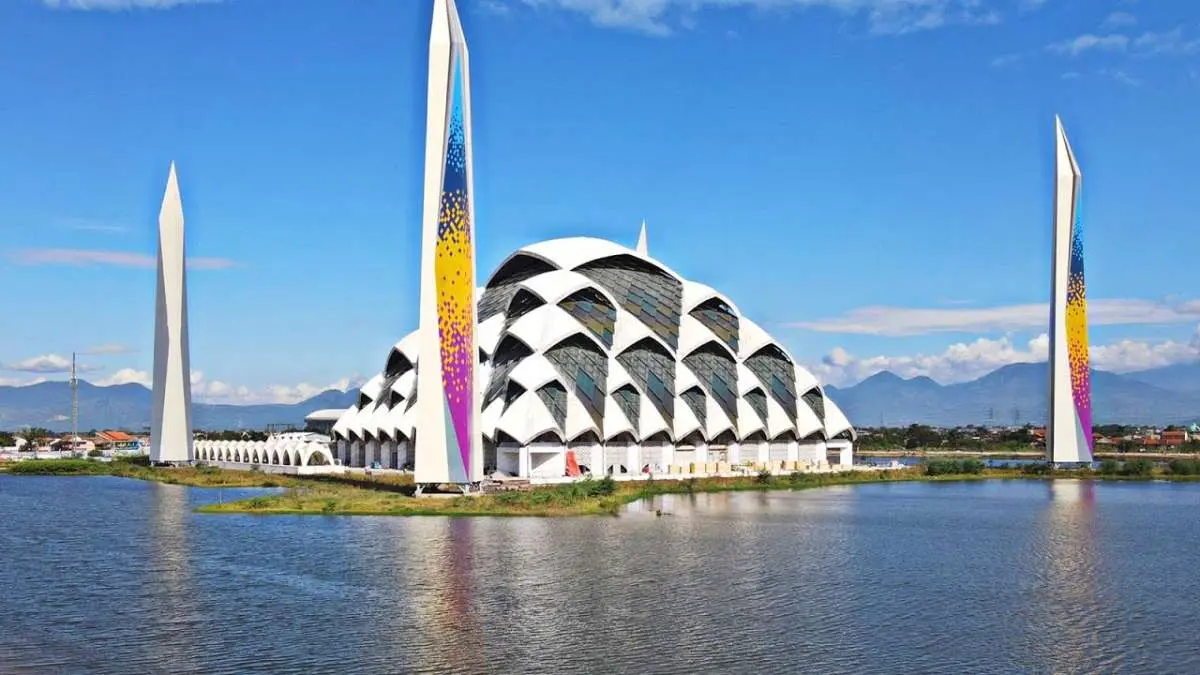 Jawa Barat Raih Predikat Destinasi Wisata Ramah Muslim Terbaik di Indonesia Wisata religi