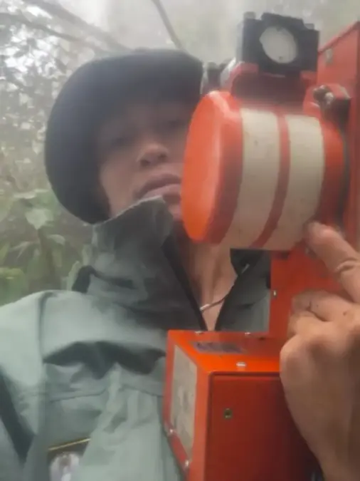 Prajurit TNI Berhasil Temukan Black Box ATR 42-500 di Pegunungan Bulusaraung Black box