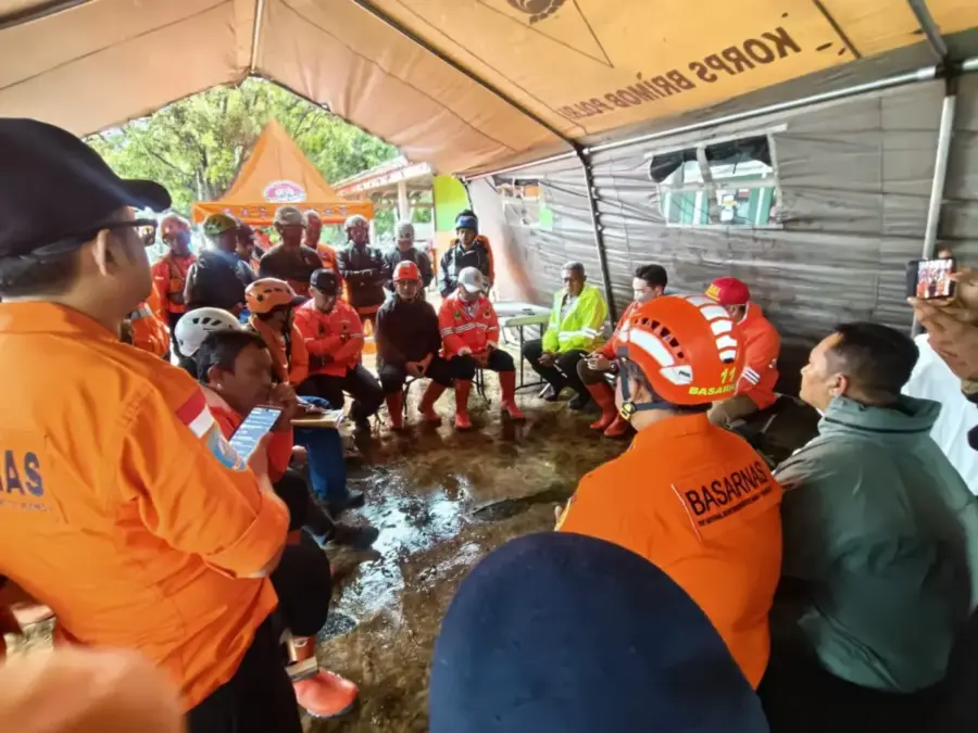 Longsor Bandung Barat: Delapan Orang Meninggal, 82 Warga Masih Dalam Pencarian Pencarian