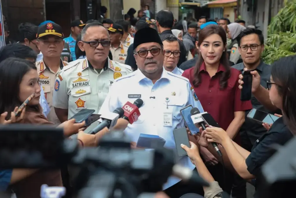 Wow! Satpol PP DKI Kumpulkan Uang untuk Bedah Rumah Warga, Groundbreaking Dipimpin Rano Karno Bedah rumah