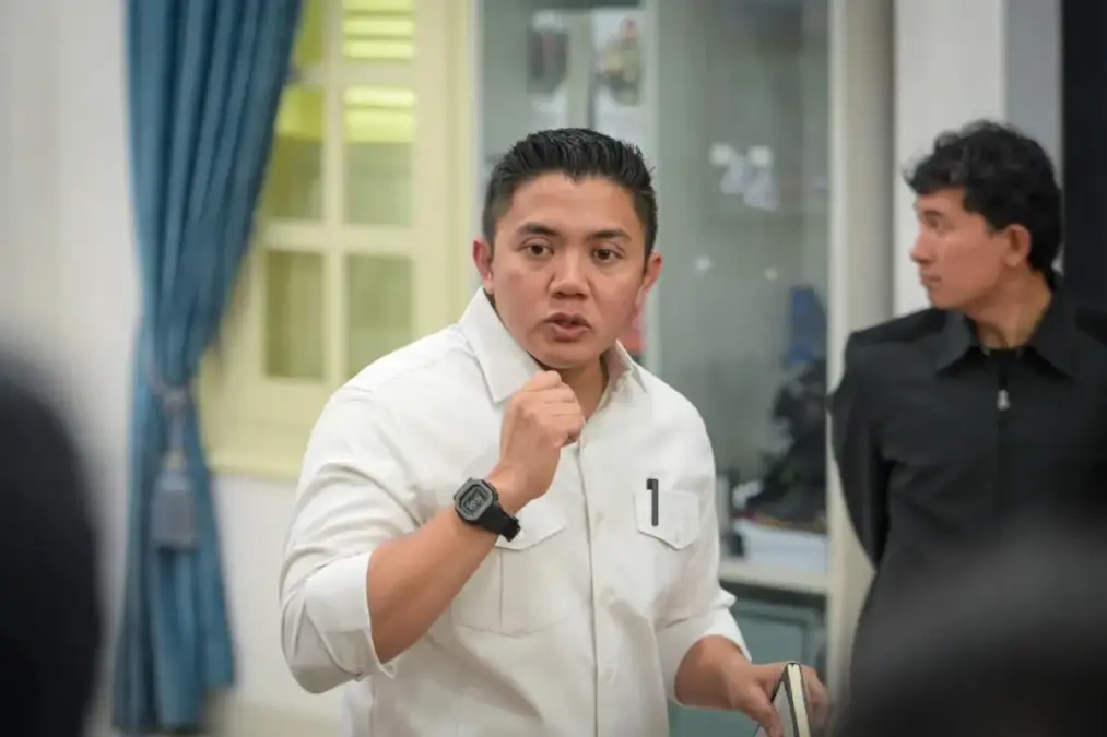 Seskab Teddy Bantah MBG Pangkas Anggaran Pendidikan, Program Justru Bertambah, Ini Rinciannya Beri penjelasan