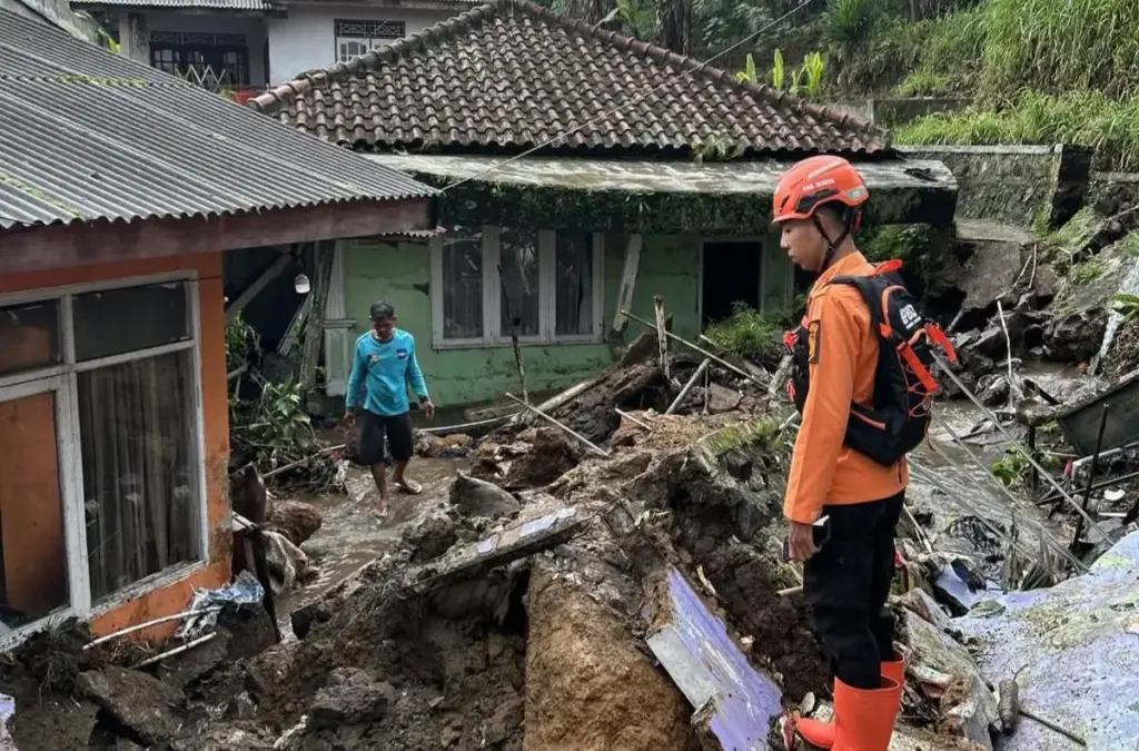 Banjir, Puting Beliung, dan Longsor Terjang Empat Provinsi, BNPB Imbau Tingkatkan Kewaspadaan Bencana