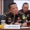 Mengundurkan diri
